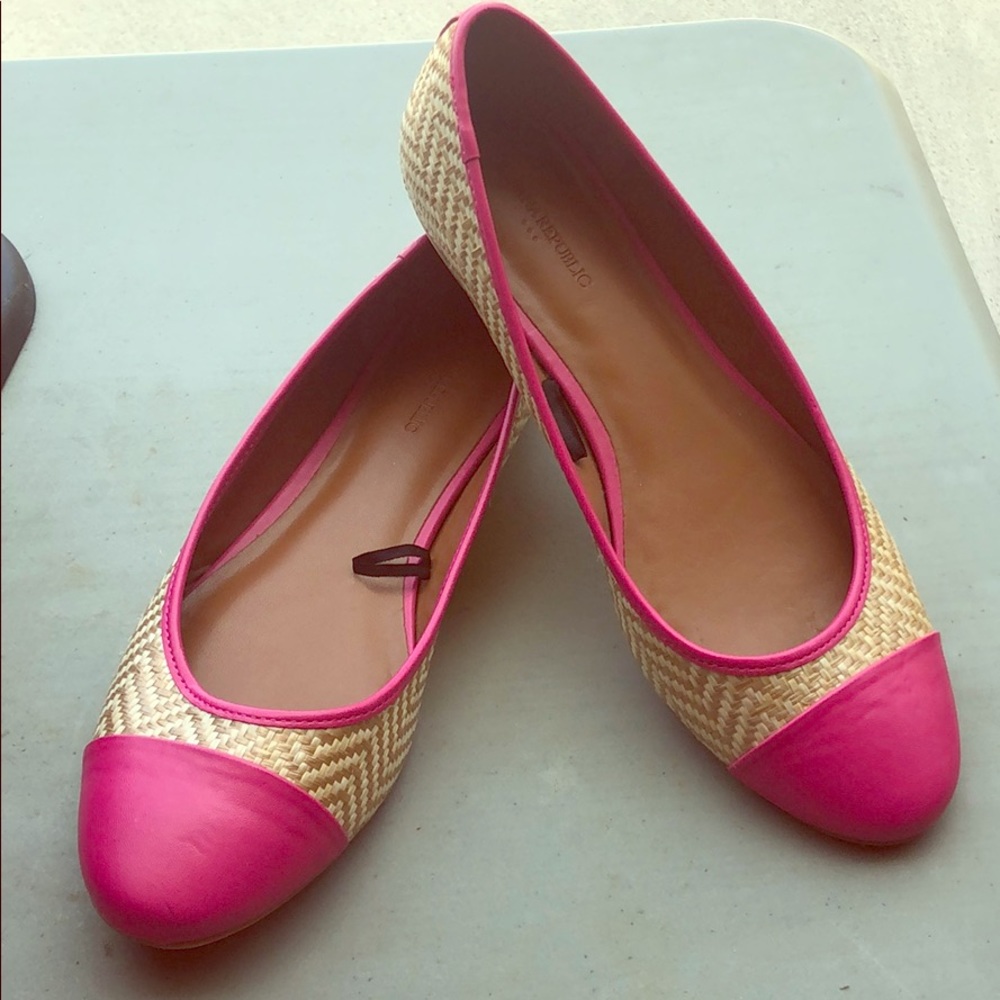 ‼️SOLD‼️ Banana Republic Pink and Straw Flats - Picture 1 of 4